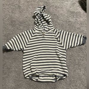 Quincy Mae. NWOT. 6-12M. Striped Hooded Sweater romper.